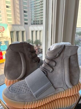 adidas Yeezy Boost 750 Light Grey Glow in the Dark